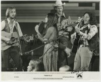 6s392 KEITH CARRADINE signed 8x10 still 1975 playing and singing songs his wrote in Nashville!