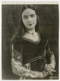 6s406 LILLIAN GISH signed 7x10 still 1924 beautiful waist-high portrait in costume from Romola!