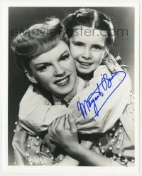 6s859 MARGARET O'BRIEN signed 8x10 REPRO still 1980s cute portrait on Judy Garland's back!