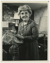6s439 MAUREEN STAPLETON signed TV 7x9 still 1979 great smiling close up in Letters From Frank!