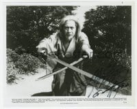 6s580 TOSHIRO MIFUNE signed 8x10 still 1982 the samurai master with two swords in The Challenge!