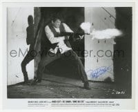 6s594 WARREN BEATTY signed 8.25x10 still 1967 great close up shooting gun from Bonnie and Clyde!
