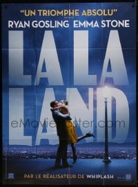 6t867 LA LA LAND teaser French 1p 2017 great image of Ryan Gosling & Emma Stone embracing over city!