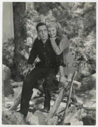 7h137 BIG SHOT candid 8x9.25 still 1942 portrait of Humphrey Bogart & Irene Manning by Marigold!