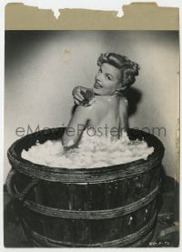 7h234 CLEO MOORE 8x11 key book still 1953 sexy nude scene washing herself in bathtub from Bait!