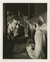 7h592 LUST FOR LIFE deluxe 8.25x10 still 1956 Kirk Douglas as crazed Vincent Van Gogh by mirror!