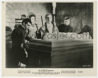 7h728 PIT & THE PENDULUM 8x10.25 still 1961 Vincent Price & co-stars about to open sarcophagus!