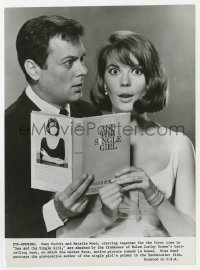 7h824 SEX & THE SINGLE GIRL 7.25x9.75 still 1965 Tony Curtis & sexy Natalie Wood with source novel!