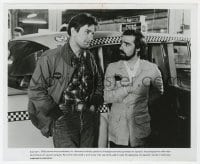 7h888 TAXI DRIVER candid 8.25x10 still 1976 Robert De Niro talks to Martin Scorsese by cab on set!