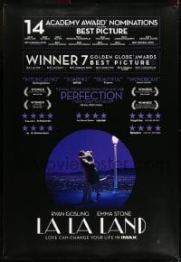 7k161 LA LA LAND DS IMAX bus stop 2016 Ryan Gosling & Emma Stone dancing over city, awards & reviews