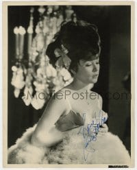 7s314 SHIRLEY MACLAINE signed deluxe 11x14 still 1950s great close up in low-cut gown & fur!