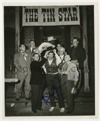 7s356 ANTHONY PERKINS signed 8.25x10 still 1957 great candid portrait with the cast of Tin Star!
