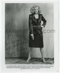 7s432 GENA ROWLANDS signed 8x10 still 1980 great full-length portrait with gun from Gloria!