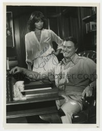 7s529 LINDA GRAY signed TV 7x9 still 1978 as Sue Ellen with laughing Larry Hagman as J.R. in Dallas!