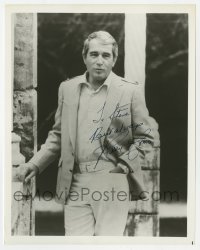 7s968 PERRY COMO signed 8x10 publicity still 1980s great casual portrait of the singer outdoors!