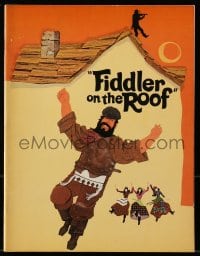 7w503 FIDDLER ON THE ROOF souvenir program book 1971 cool different artwork of Topol & cast!