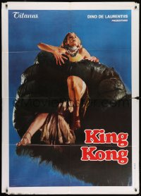 7y234 KING KONG teaser Italian 1p 1976 different c/u of Jessica Lange held by giant ape hand, rare!