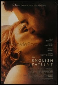 8a285 ENGLISH PATIENT 1sh 1997 close-up image of Ralph Fiennes and Kristin Scott Thomas kissing!