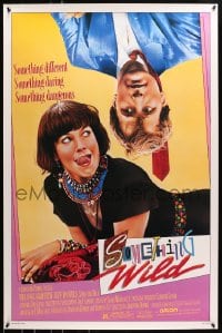8a811 SOMETHING WILD 1sh 1986 great image of Melanie Griffith & upside-down Jeff Daniels!