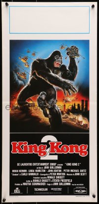 8f684 KING KONG LIVES Italian locandina 1986 Sciotti artwork of huge unhappy ape attacked by army!