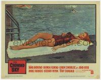 8j489 CROWDED SKY LC #2 1960 sexy Rhonda Fleming in bathing suit sun tanning by swimming pool!