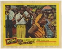 8j854 SATCHMO THE GREAT LC #7 1957 wonderful image of Louis Armstrong playing his trumpet in crowd!