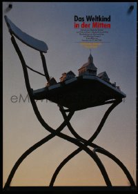 8k170 DAS WELTKIND IN DER MITTEN 24x33 German stage poster 1987 town on a chair by Holger Matthies!