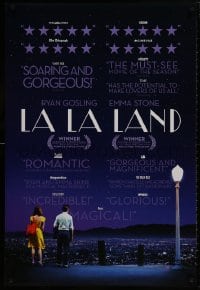 8w492 LA LA LAND DS 1sh 2016 Ryan Gosling & Emma Stone looking over city, reviews style!