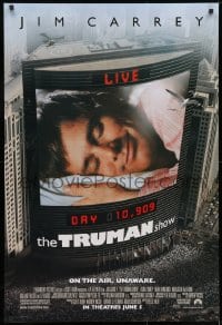 8w913 TRUMAN SHOW advance 1sh 1998 cool image of Jim Carrey on large screen, Peter Weir!