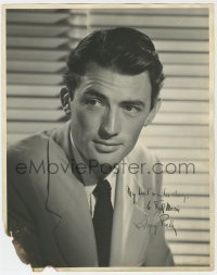 8y057 GREGORY PECK signed deluxe 11x14 still 1940s youthful head & shoulders portrait of the star!