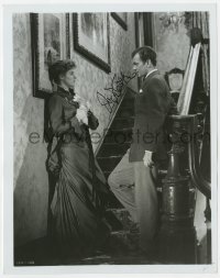 8y808 JOSEPH COTTEN signed 8x10.25 REPRO 1980s on stairs w/ Ingrid Bergman in a scene from Gaslight!