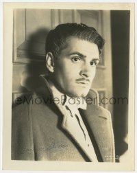 8y248 LAURENCE OLIVIER signed 8x10.25 still 1940 great head & shoulders close up from Rebecca!
