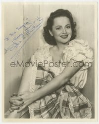 8y276 OLIVIA DE HAVILLAND signed deluxe 8x10 still 1940s seated smiling portrait of the leading lady!