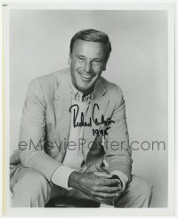 8y922 RICHARD ANDERSON signed 8x9.75 REPRO still 1980s smiling seated portrait w/hands clasped!
