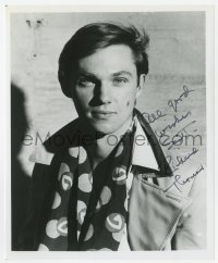 8y924 RICHARD THOMAS signed 8x10 REPRO still 1980s great head & shoulders close up with cool scarf!