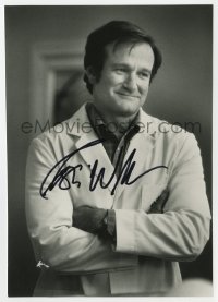 8y935 ROBIN WILLIAMS signed 6x8.5 REPRO still 1990s close up with arms crossed from Patch Adams!