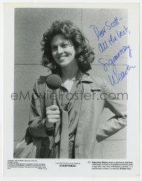 8y298 SIGOURNEY WEAVER signed 8x10.25 still 1981 smiling close up as a news reporter in Eyewitness!