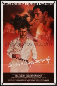 8z989 YEAR OF LIVING DANGEROUSLY 1sh 1983 Peter Weir, artwork of Mel Gibson by Stapleton and Peak!