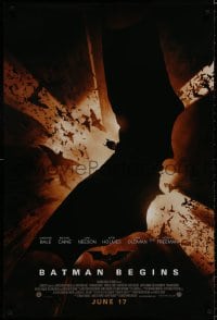 9g542 BATMAN BEGINS advance DS 1sh 2005 June 17, image of Christian Bale in title role flying w/bats!
