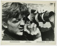 9h198 BLOW-UP 8x10 still 1967 best close up of David Hemmings taking pictures with Nikon camera!