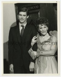 9h357 DUCK FACTORY TV 7x9 still 1984 super young Jim Carrey poses as Julie Payne's boyfriend!