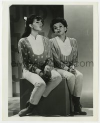 9h552 JUDY GARLAND SHOW TV 8x10 still 1963 singing with future superstar daughter Liza Minnelli!