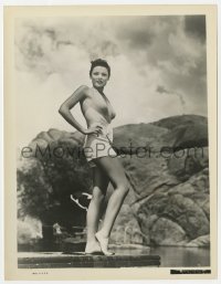 9h604 LEAVE HER TO HEAVEN 8x10.25 still 1945 sexiest portrait of super bad Gene Tierney by pool!