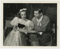 9h626 LOVE ON THE RUN candid 8x10 still 1936 Clark Gable & Joan Crawford rehearsing their dialogue!