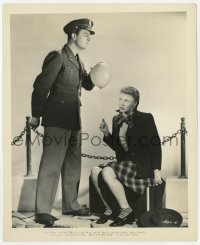 9h641 MAJOR & THE MINOR 8.25x10 still 1942 Milland, Ginger Rogers posing as young teen w/ balloon!