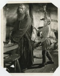 9h732 OLIVER TWIST 8x10.25 still 1951 Alec Guinness as Fagin gives Davies a lesson in pickpocketing!