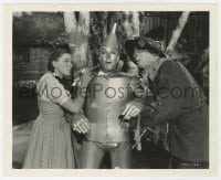 9h982 WIZARD OF OZ 8.25x10 still 1939 Judy Garland & Ray Bolger oil Jack Haley's jaw, classic!