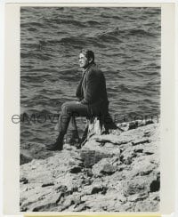 9h512 I WALK THE LINE 8x10 news photo 1970 Gregory Peck drinks alone in the quiet of the river!