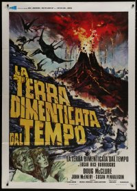 9j370 LAND THAT TIME FORGOT Italian 1p 1975 Edgar Rice Burroughs, cool dinosaur & volcano art!
