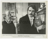 9r442 LEO MCKERN signed 8x10 still 1981 c/u with Jeremy Irons in The French Lieutenant's Woman!